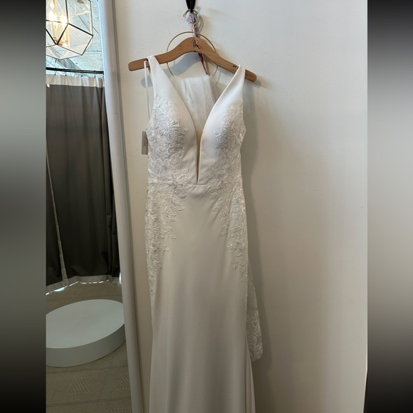 Wedding dress new- never used
